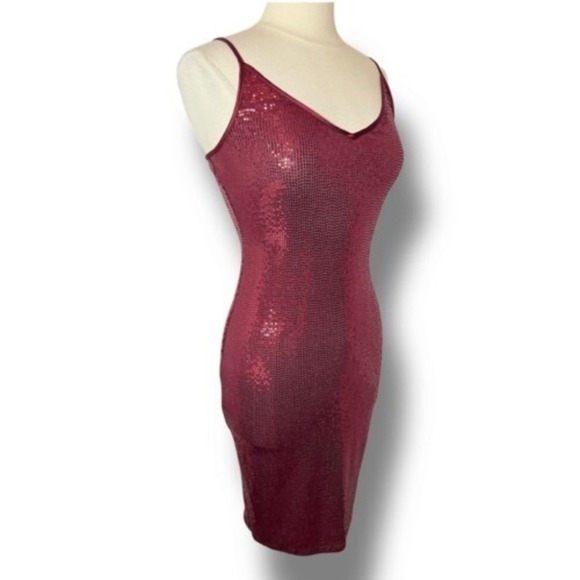 NWT EXPRESS Stretch Sequin Burgundy Bodycon Mini Dress, Medium - Picture 2 of 8